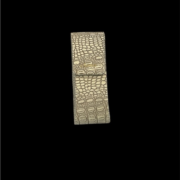 Sama Crocodile Embossed Beige Leather Eyewear Case - Picture 7 of 8